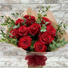 12 Red Rose Hand Tie