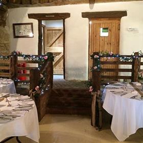 fwthumb43wedding-barn-decorations.jpg