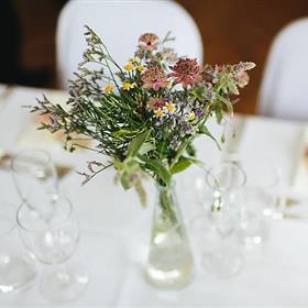 fwthumb54wedding-table-flowers.jpg